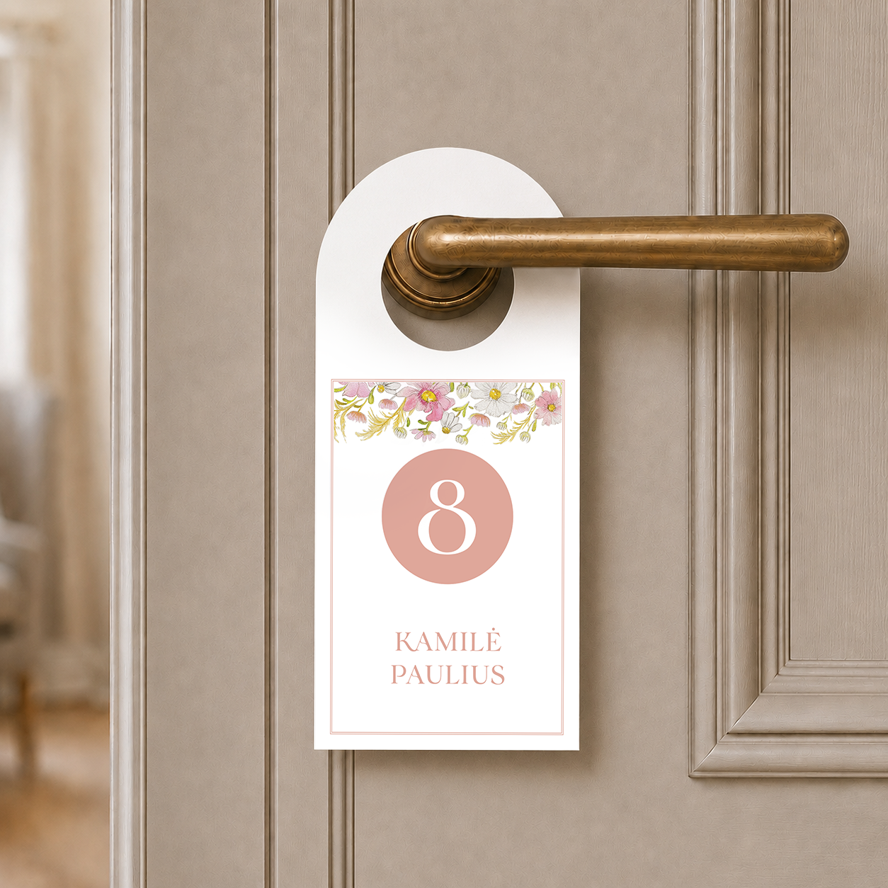 Personalizuotas durų pakabukas su kosmėjomis